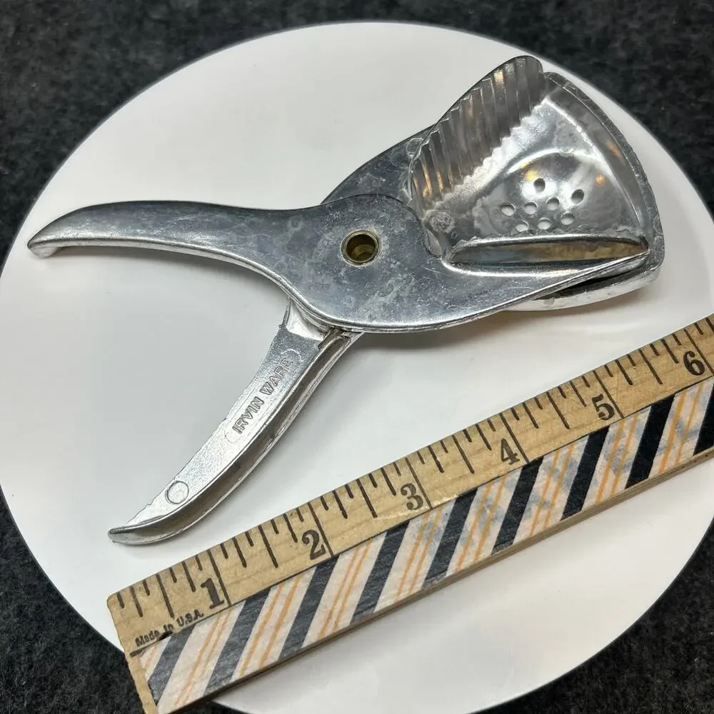 VTG Irvin Ware Aluminum Hand Held Citrus Lemon Lime Squeezer Juicer Made in USA